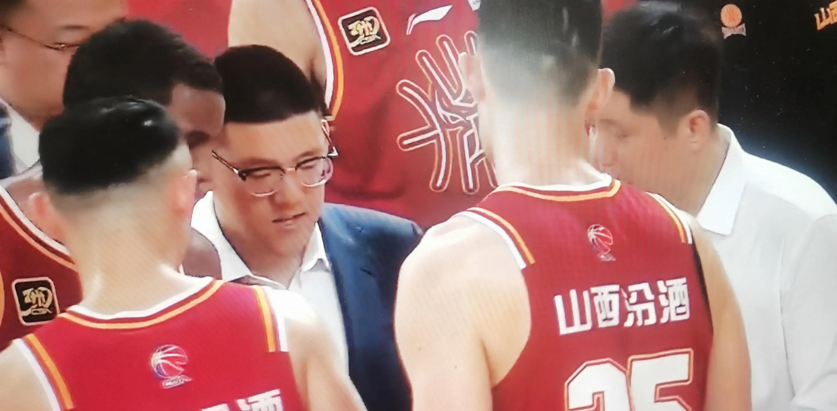 九游体育-关于败北首场状态出色，中国队观众沸腾！，Karsa重返赛场观众掌声雷动的信息