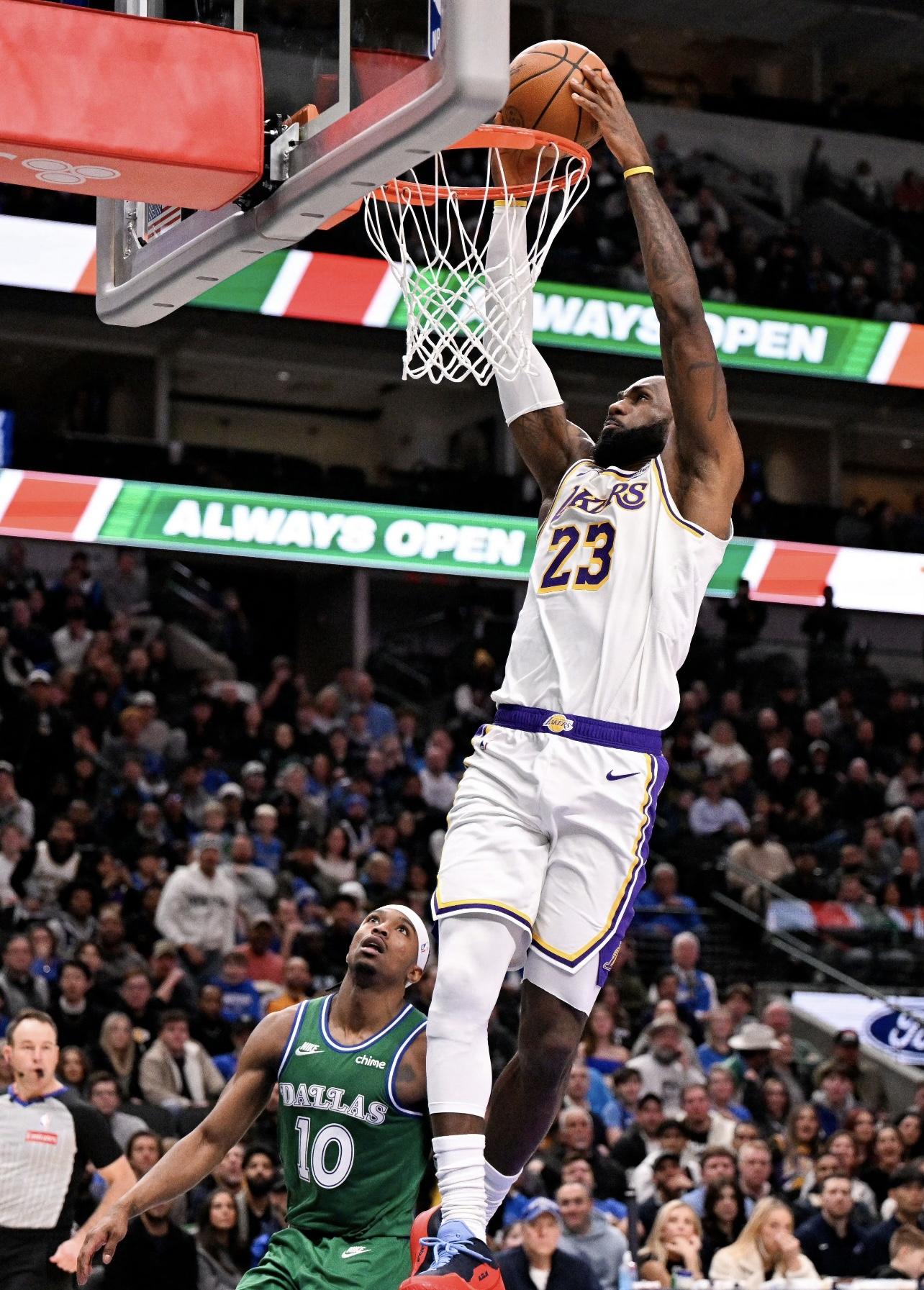 九游-詹姆斯在独行侠比赛中爆冷，败北引发热议！的简单介绍