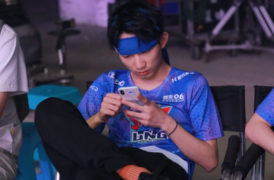 九游娱乐-包含Rookie回归赛场，比分优势明显首场状态亮眼，日本队观众沸腾！的词条